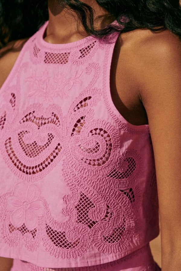 Anne – Pink crochet set with playful slit