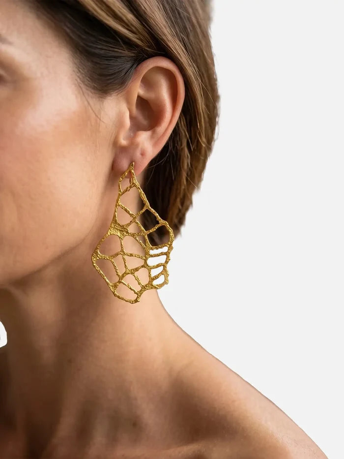 NES VINTAGE Gold Plated Sculptural Organic Net Drop Earrings - Statement Art Jewellery – Gold Plated, yandan görünüm